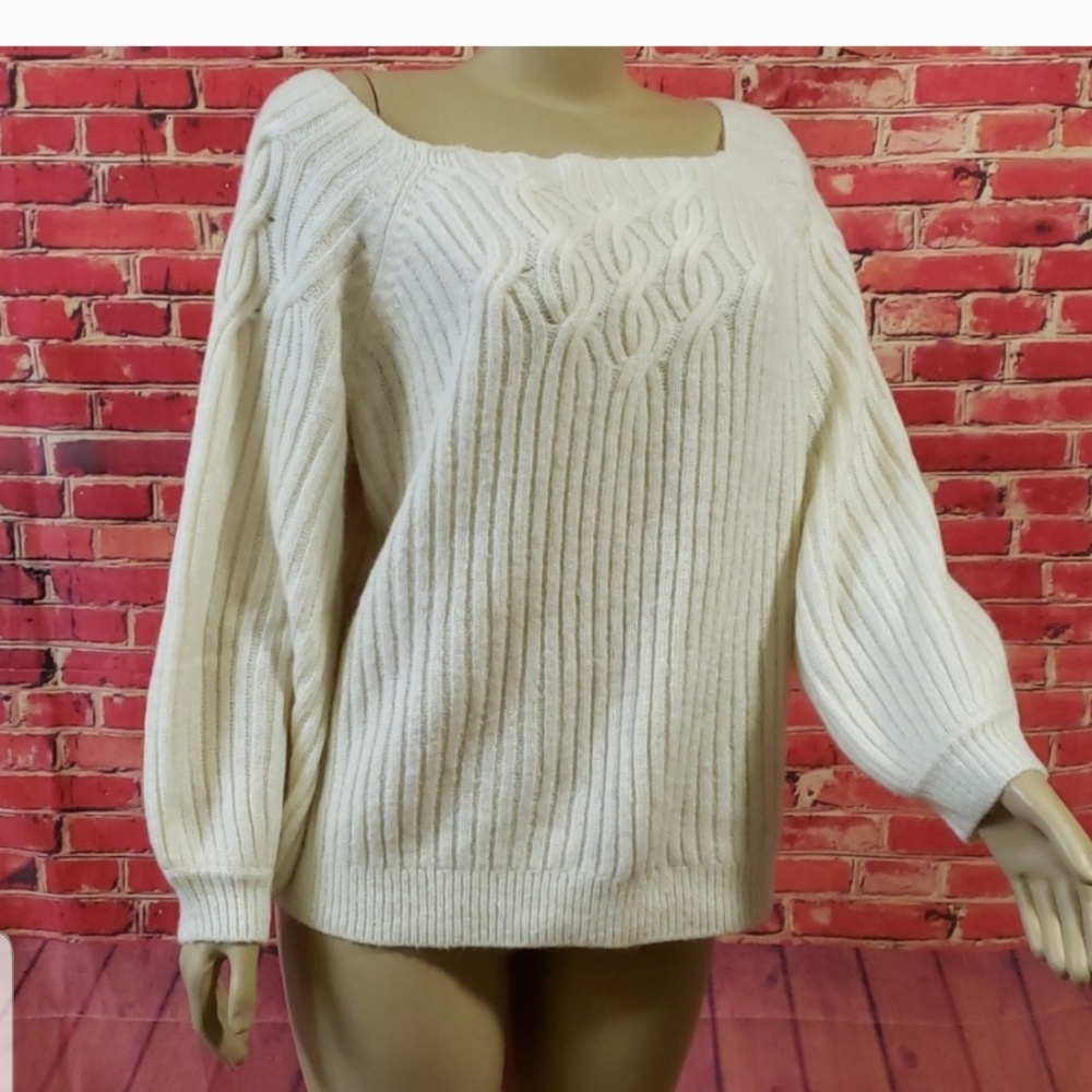 Cable stitch Cream
Women's Sweater Size XL